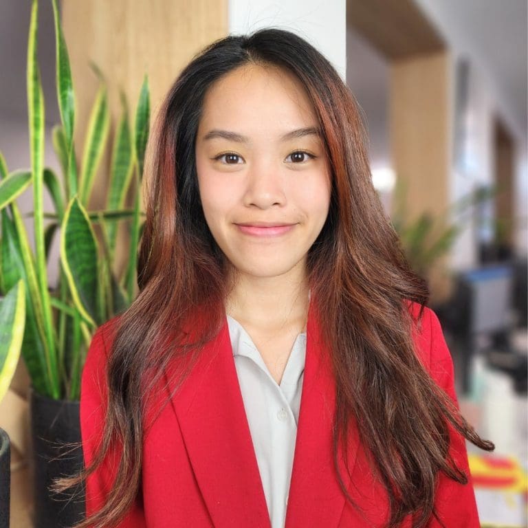 Alycia Lee - Customer Service Manager